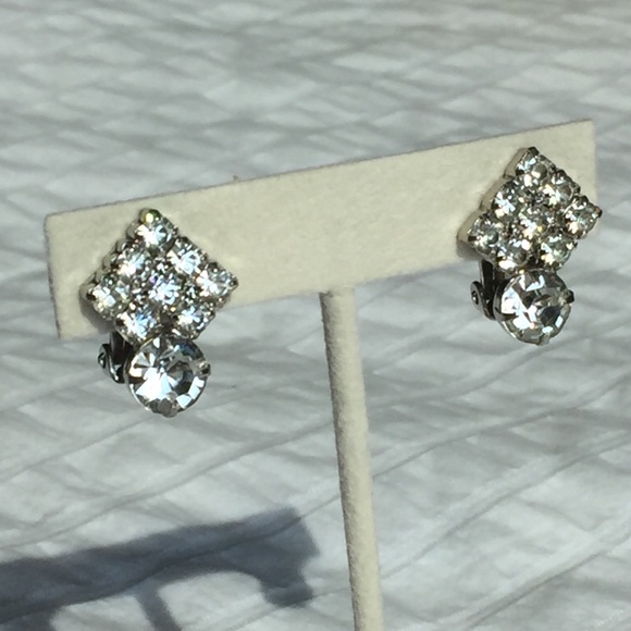 Jewelry - Vintage Clear Rhinestone Clip Earrings